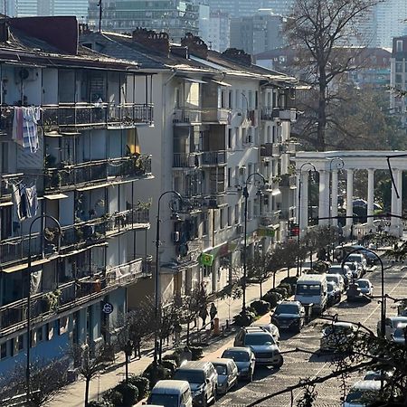 Апартаменты От Зуры บาทูมิ ภายนอก รูปภาพ